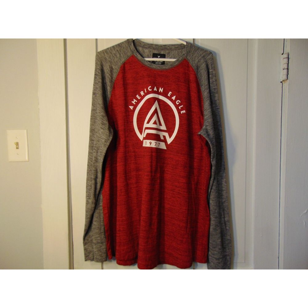 American Eagles outfitters Red Thermal Size Xl gray long sleeved. Great cond.